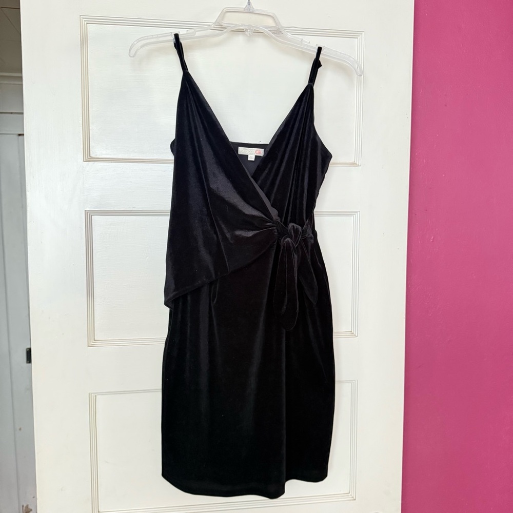Gianni Bini GB M Velvet Little Black Dress adjustable spaghetti Straps Wrap M